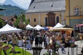 Trachtenmarkt Neubeuern.JPG