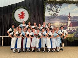 Die neuen Gaugruppendirndl